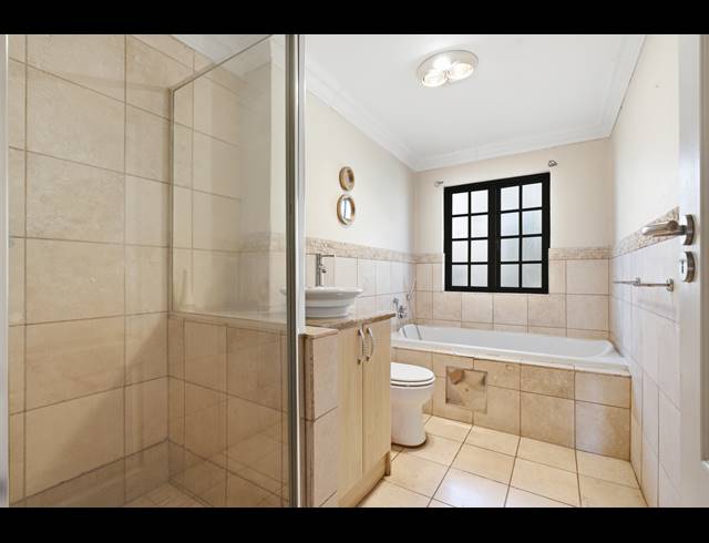 4 BEDROOM HOUSE FOR SALE IN LONEHILL